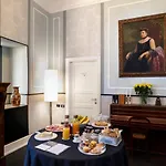 Гостевой дом Ricciardelli Luxury - Piazza Di Spagna 4*