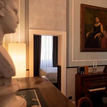 Ricciardelli Luxury - Piazza Di Spagna 4*